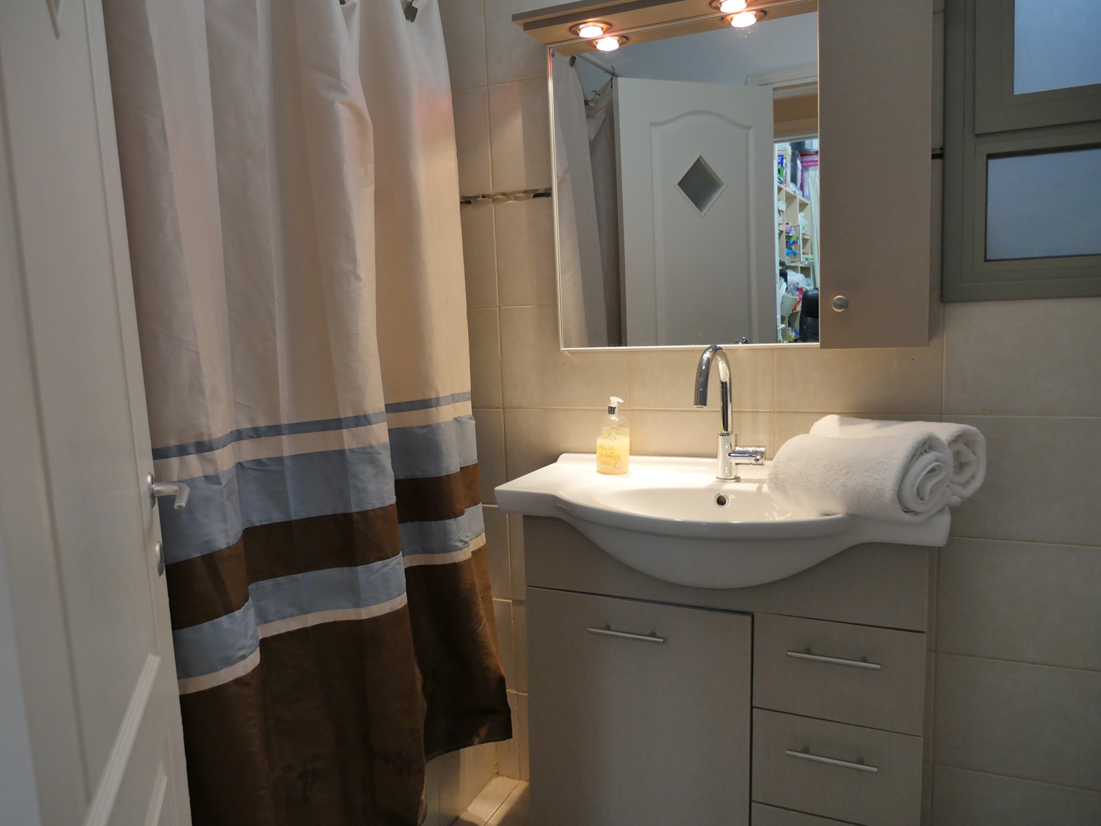 Bathroom photograph